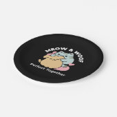 ニャーニャーと鳴き合う絶品 – かわいい猫と犬 ペーパープレート (アングル)