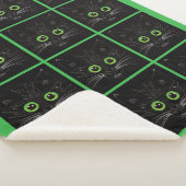 ニヤニヤする緑の目の猫 シェルパブランケット (3/4)