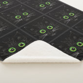 ニヤニヤする緑の目の猫 シェルパブランケット (3/4)