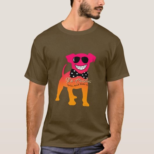 ニヤニヤと耐え忍ぶ – クリスマスブラウン Tシャツ (正面)