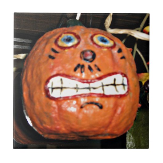 ニヤニヤ タイル (正面)