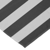 ニューイングランドの冬クリスマスブラックグレーのストライプ テーブルクロス (アングル)