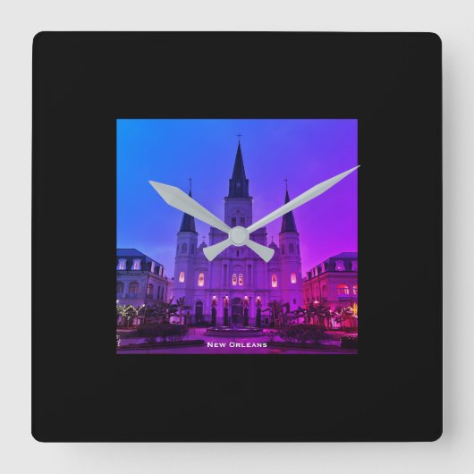 ニューオーリンズ、ラカテドラルバシリカ、ジャクソンスクエア スクエア壁時計 (正面)
