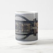 ニューカッスル・キーサイドとタイン橋 コーヒーマグカップ (中央)