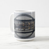 ニューカッスル・キーサイドとタイン橋 コーヒーマグカップ (正面左)