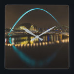 ニューキャッスル時計 スクエア壁時計<br><div class="desc">夜のニューカッスルの素晴らしい写真。</div>