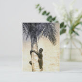 ニューギニア人のココナッツの木に登る ポストカード (スタンド正面)