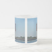 ニュージャージーからの挨拶 – Barnegat Light フロストグラスマグカップ (中央)