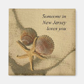 ニュージャージーの誰かが君のビーチの貝殻を愛する マグネット (正面)