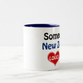 ニュージーランドにいる誰かが私を愛している ツートーンマグカップ (中央)