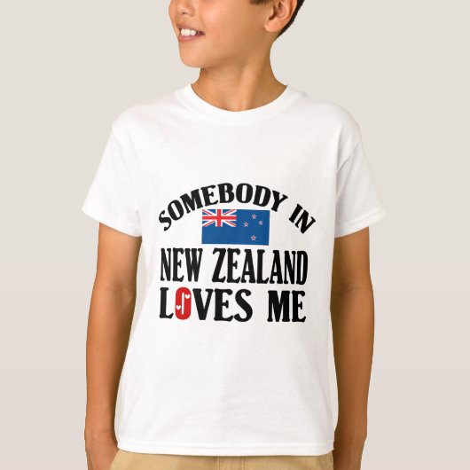 ニュージーランドの誰かは私を愛します Tシャツ (正面)