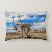 ニュージーランドのHokitikaビーチの流木アートワーク アクセントクッション (正面)