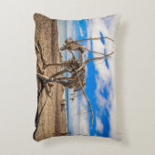 ニュージーランドのHokitikaビーチの流木アートワーク アクセントクッション (正面(垂直))
