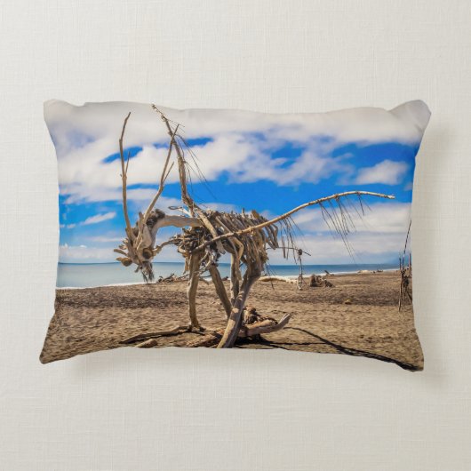 ニュージーランドのHokitikaビーチの流木アートワーク アクセントクッション (裏面)