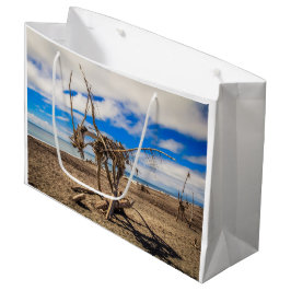 ニュージーランドのHokitikaビーチの流木アートワーク ラージペーパーバッグ