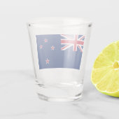 ニュージーランド国旗を掲げた愛国的なショットグラス ショットグラス (裏面)