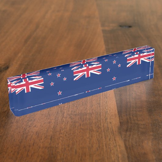 ニュージーランド国旗を掲げた愛国的な卓上の銘板 デスクネームプレート (側面)