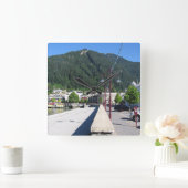 ニュージーランド、オタゴ州クイーンズタウン スクエア壁時計 (ホーム)