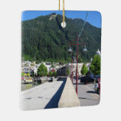 ニュージーランド、オタゴ、クイーンズタウン セラミックオーナメント (右)