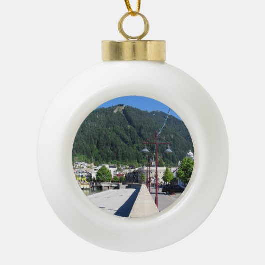 ニュージーランド、オタゴ、クイーンズタウン セラミックボールオーナメント (正面)