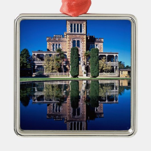 ニュージーランド、ダネディン、ラーナッヒ城 メタルオーナメント (正面)