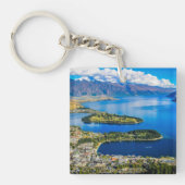 ニュージーランド、ボブのピークからクイーンズタウンを表示 キーホルダー (正面)