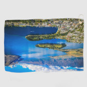 ニュージーランド、ボブのピークからクイーンズタウンを表示 ゴルフタオル (横)