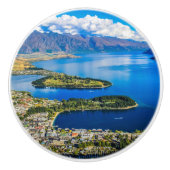 ニュージーランド、ボブのピークからクイーンズタウンを表示 セラミックノブ (正面)