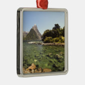 ニュージーランド、マイターピーク、ボーエン川に入る メタルオーナメント (右)