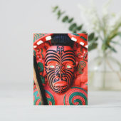 ニュージーランド・マオリ族の戦士の木彫 ポストカード (スタンド正面)