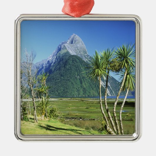 ニュージーランド、南島、マイターピーク、 メタルオーナメント (正面)