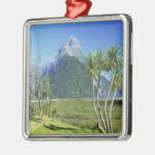 ニュージーランド、南島、マイターピーク、 メタルオーナメント (左)