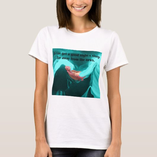 ニュースから遠く離れて良い夜遠くにを過ごす Tシャツ (正面)