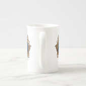 ニュースキャマンダー™ポートレート ボーンチャイナマグカップ (裏面)