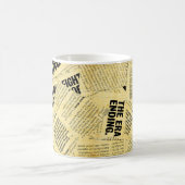 ニュース紙文字と古い紙 コーヒーマグカップ (中央)