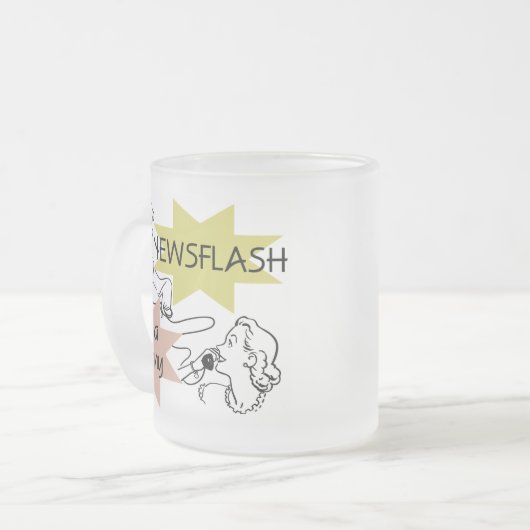 ニュース速報私はおばあさんのTシャツおよびギフトです フロストグラスマグカップ (正面左)