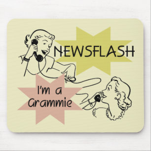 ニュース速報私はGrammieのTシャツおよびギフトです マウスパッド