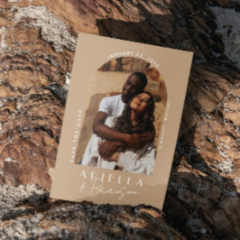 ニュートラルとタンの写真モダン日付カードを保存する 招待状