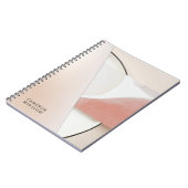 ニュートラルなアースカラーのモダンアブストラクト ノートブック (左側)