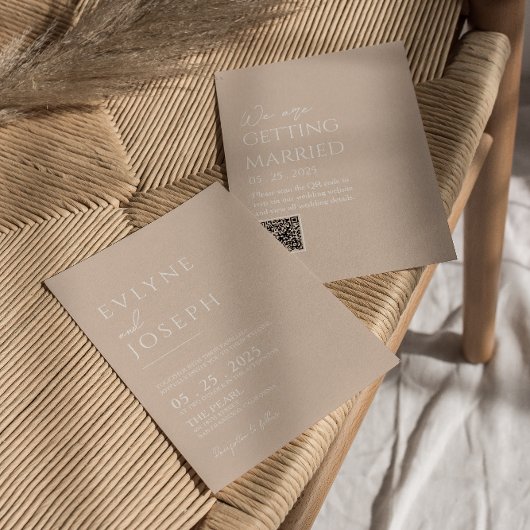 ニュートラルなバラのミニマルボヘミアンコード付き結婚式の招待状 招待状