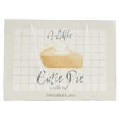 ニュートラルな秋のベイビーシャワーベージュの Little Cutie Pie ラージペーパーバッグ (裏面)