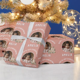 ニュートラルな赤ちゃんの最初のクリスマストレインの思い出の写真 ラッピングペーパー