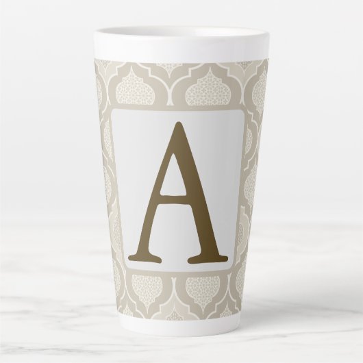 ニュートラルエレガントトーンでのモロッコトレリスのパターン カフェラテマグ (正面)