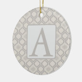 ニュートラルエレガントトーンでのモロッコトレリスのパターン セラミックオーナメント (左)