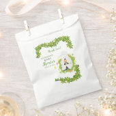 ニュートラルグリーンラムベビーシャワー フェイバーバッグ (クリップ留めされた状態)