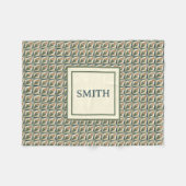 ニュートラルトーンのダイヤモンドシェイプ フリースブランケット (正面(横))