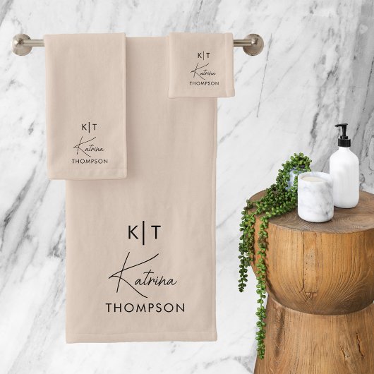 ニュートラルベージュモダンシグネチャースクリプトモノグラム バスタオルセット