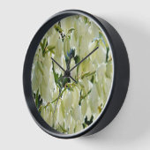 ニュートラルボタニカルホワイトリエス花模様ズバイアヴァ 壁時計 (傾斜)