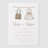 ニュートラル赤ん坊の服スペインの性リビール ベラム紙招待状 (正面)