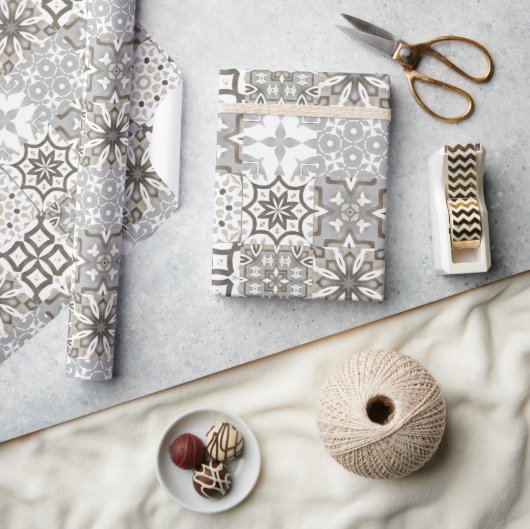 ニュートラル、ベージュ、グレー、モロッコタイル ラッピングペーパー (クラフト)